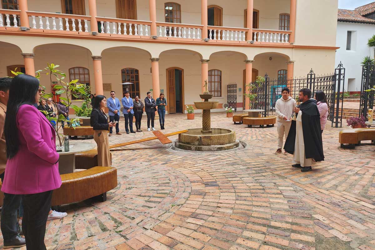 viacrucis1-evangelizacion-cultura-2025-santoto-tunja-boyaca